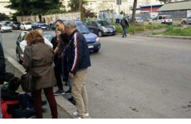Bambini investiti fuori da scuola a Gussago