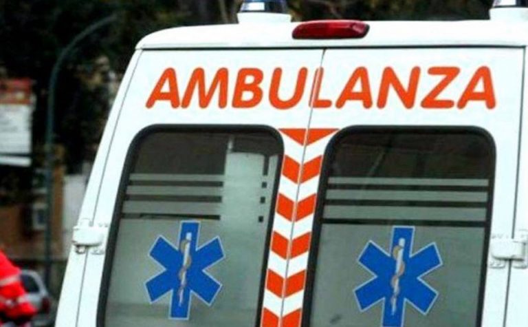 Bimba va in arresto cardiaco, maestre la salvano