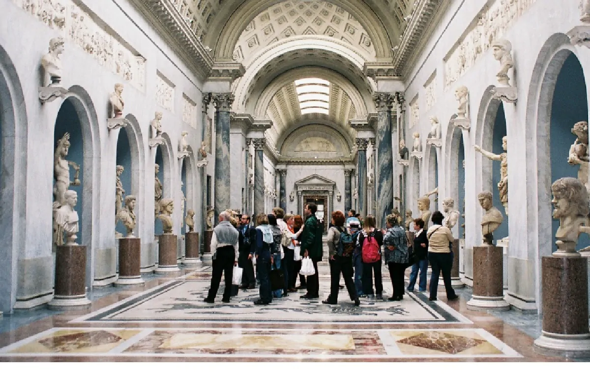 Crollo musei vaticani turista americana