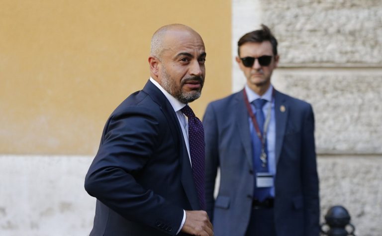 gianluigi paragone espulso m5s