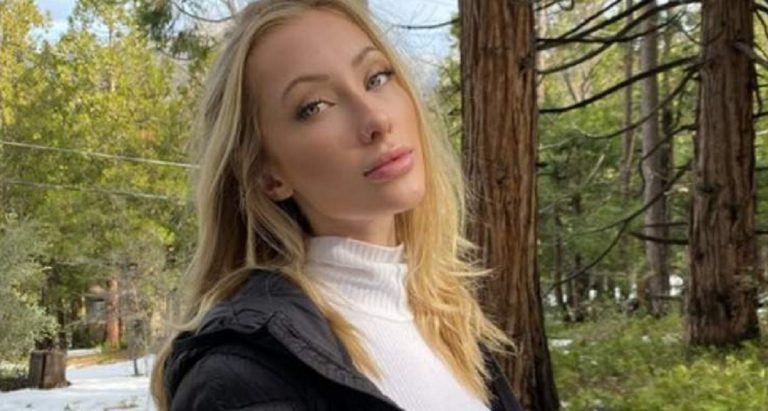 influencer invia foto nuda