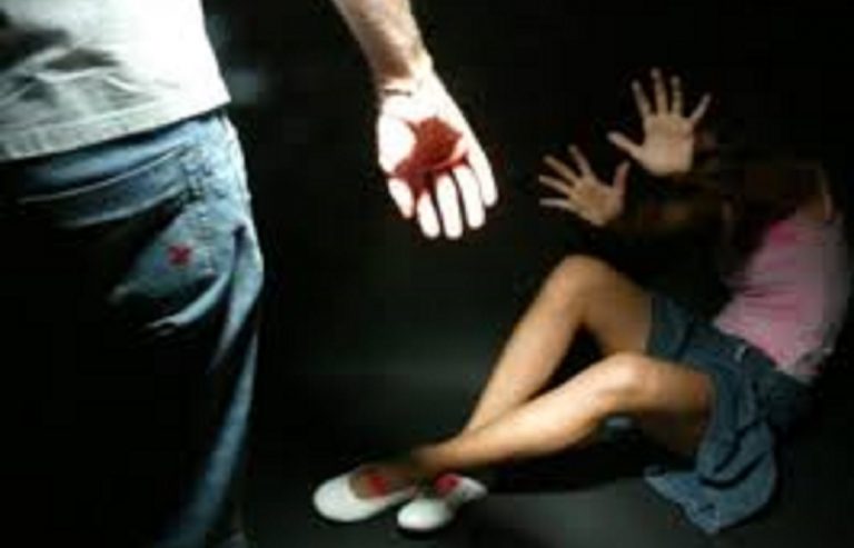 padre violenta figlia