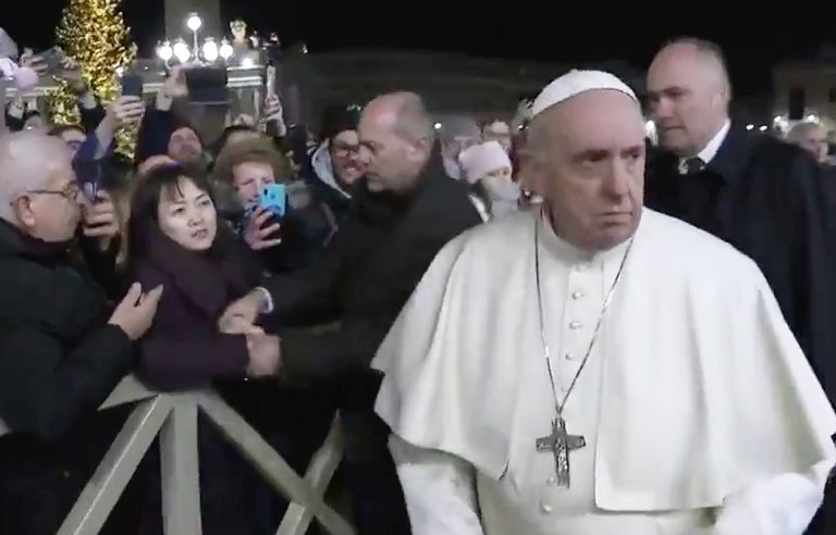 papa-francesco-schiaffo
