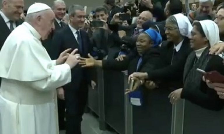 papa francesco suora