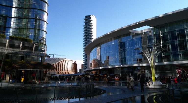 piazza gae aulenti
