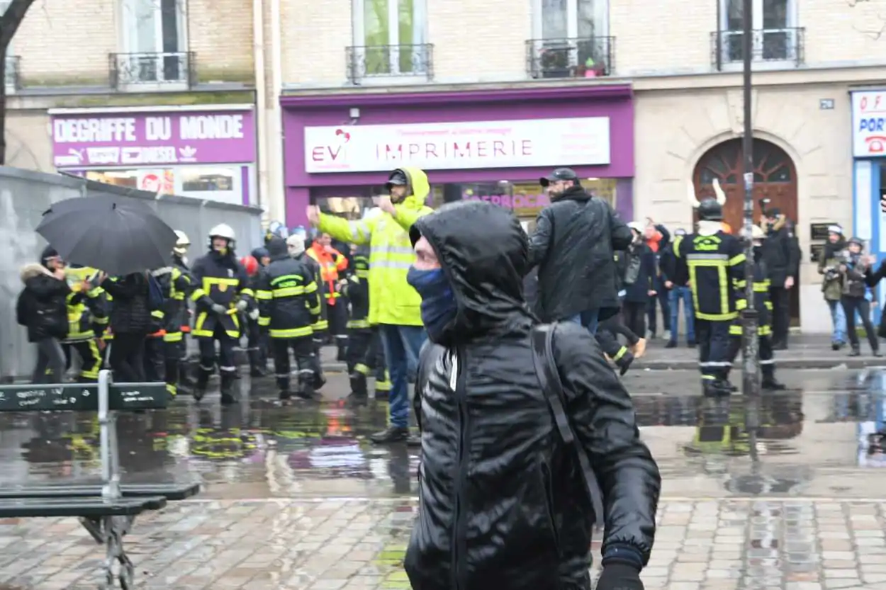 Parigi vigili del fuoco