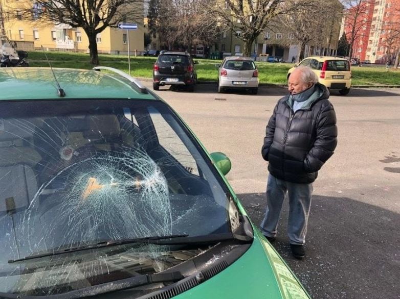 salvini bologna citofono macchina distrutta