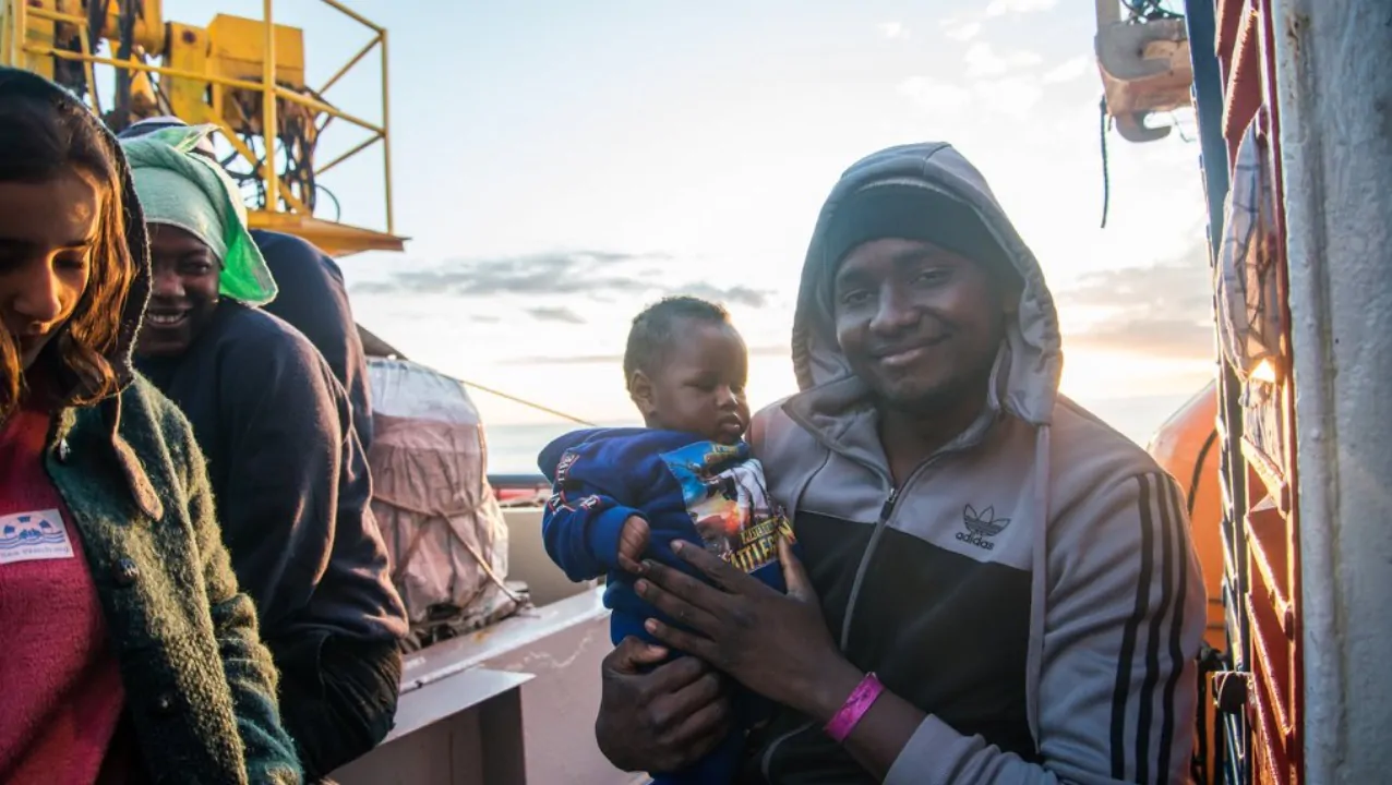 Sea Watch, le immagini dei migranti a bordo della Ong tedesca