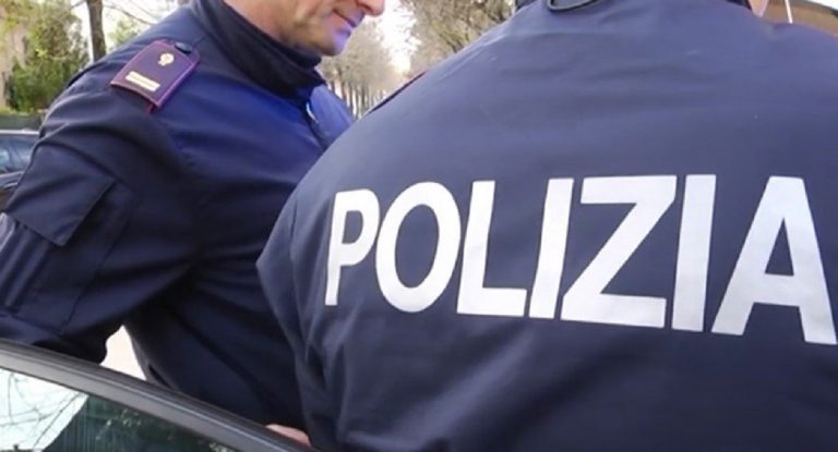 tenta rubare l'auto
