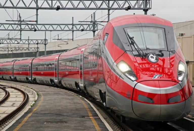 Frecciarossa 1000, caratteristiche del treno deragliato a Lodi Frecciarossa 1000, caratteristiche del treno deragliato a Lodi