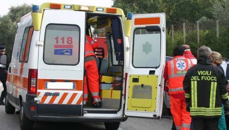 scontro auto camion a1