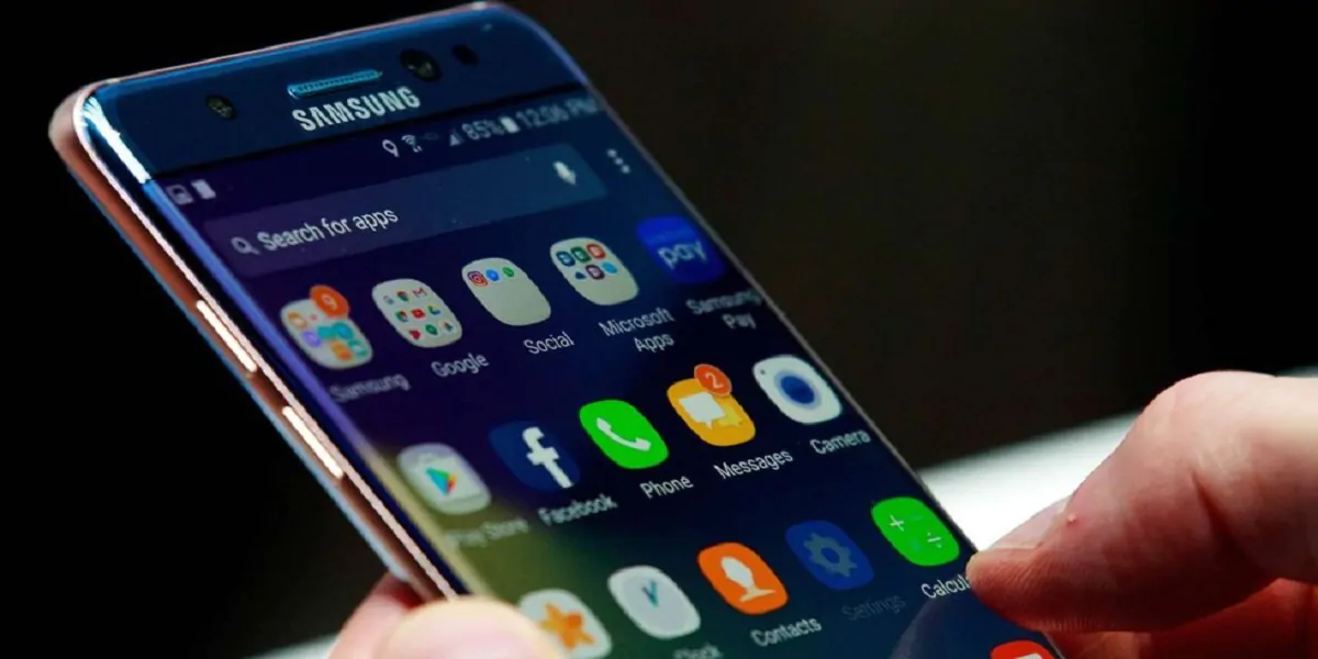 Samsung: messaggio notturno sui cellulari nel Mondo