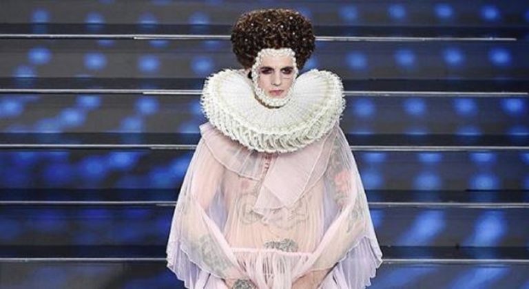 sanremo 2020 achille lauro vestiti canzone