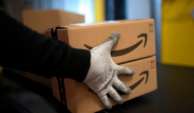 Coronavirus, Amazon spedisce prima alcuni ordini