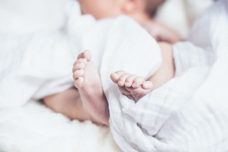 Bambina morta genitori condannati