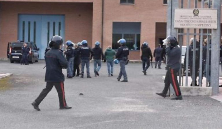 Al carcere di Rieti rivolta contro il Coronavirus