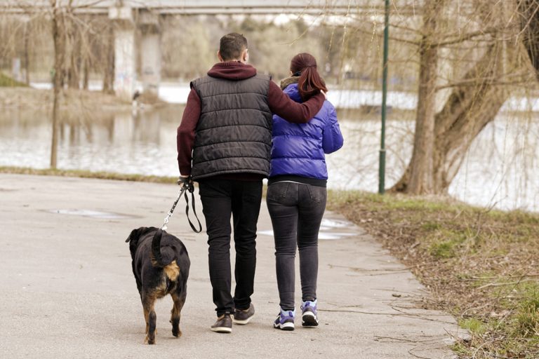 coronavirus Albania multe passeggia