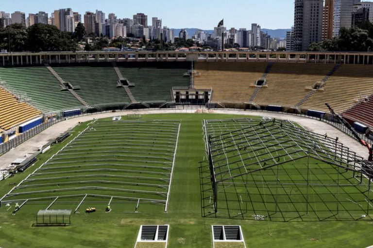 coronavirus Brasile stadio ospedale