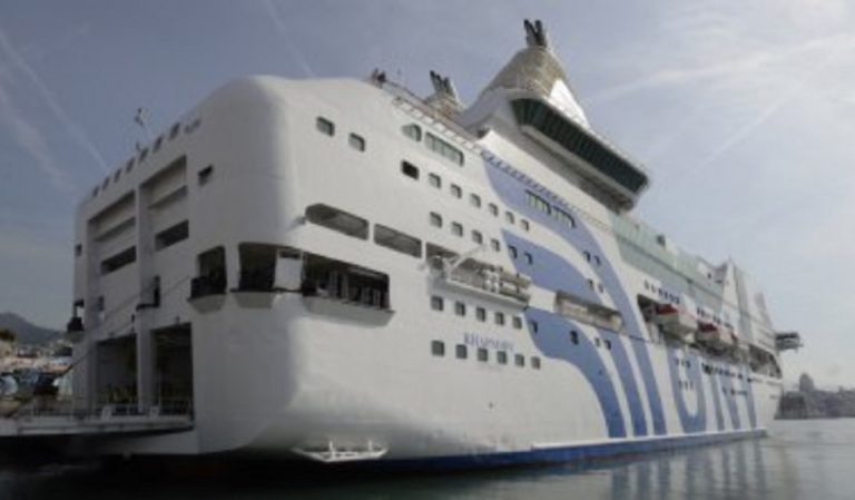coronavirus napoli nave