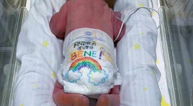 Coronavirus neonato pannolino arcobaleno