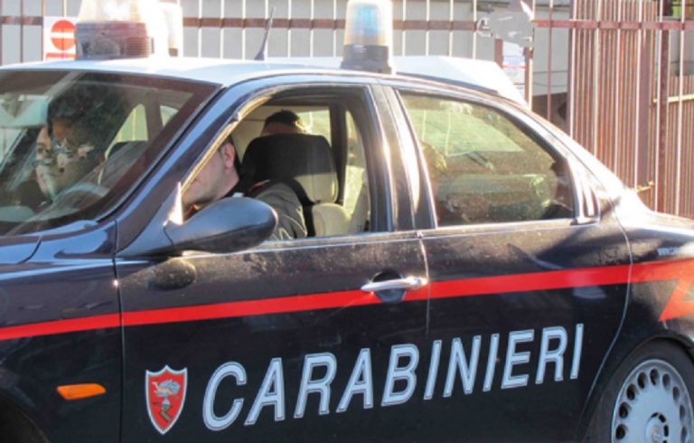 coronavirus uomo aggredisce carabinieri