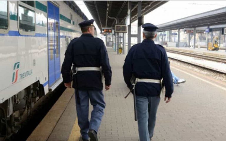 coronavirus viareggio sputa faccia capotreno