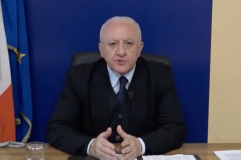 coronavirus vincenzo de luca passeggiate