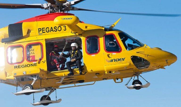 Esplosione in un'autofficina in via Pontina