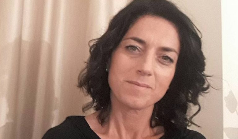 Morta infermiera per incidente di fronte a casa