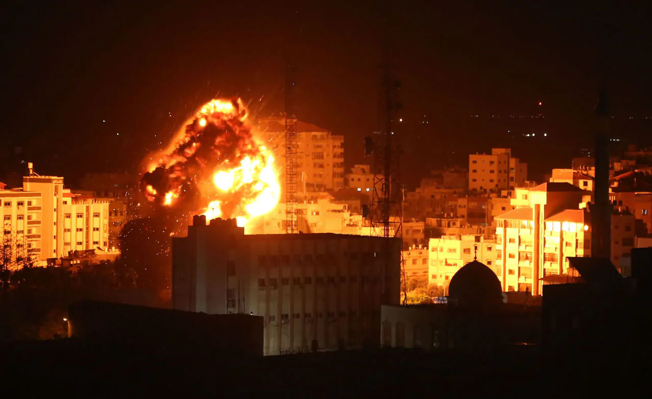Israele bombarda Gaza