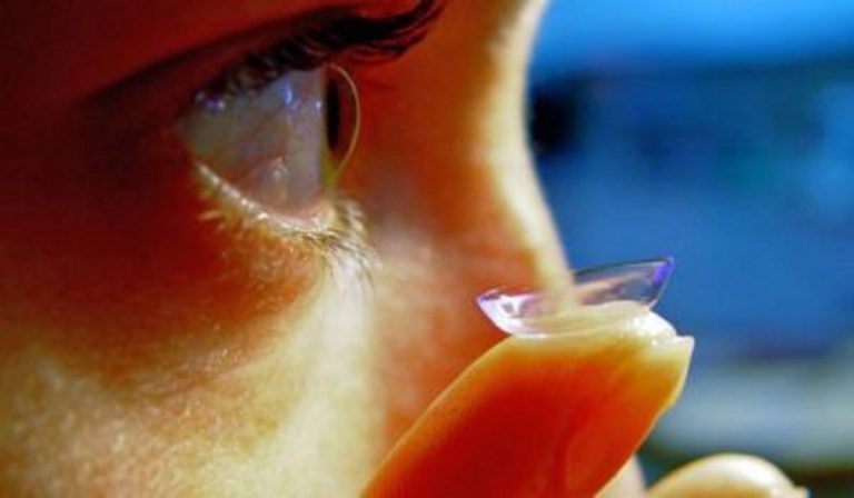 Coronavirus sulle lenti a contatto? Rischio reale