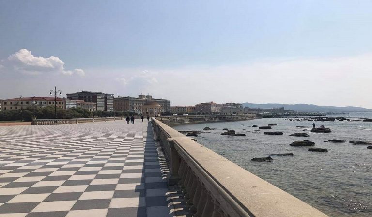 Morto ragazzo in pronto soccorso a Livorno