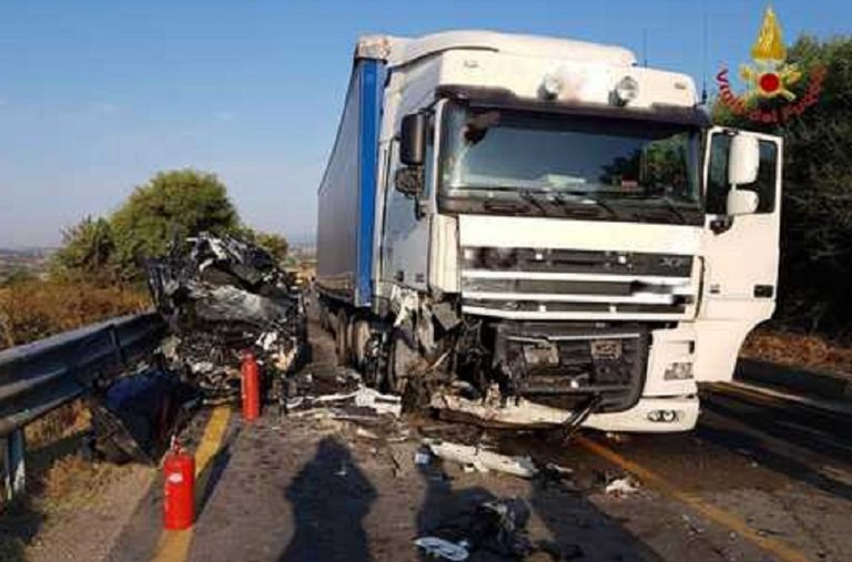 muore operaio travolto da un tir