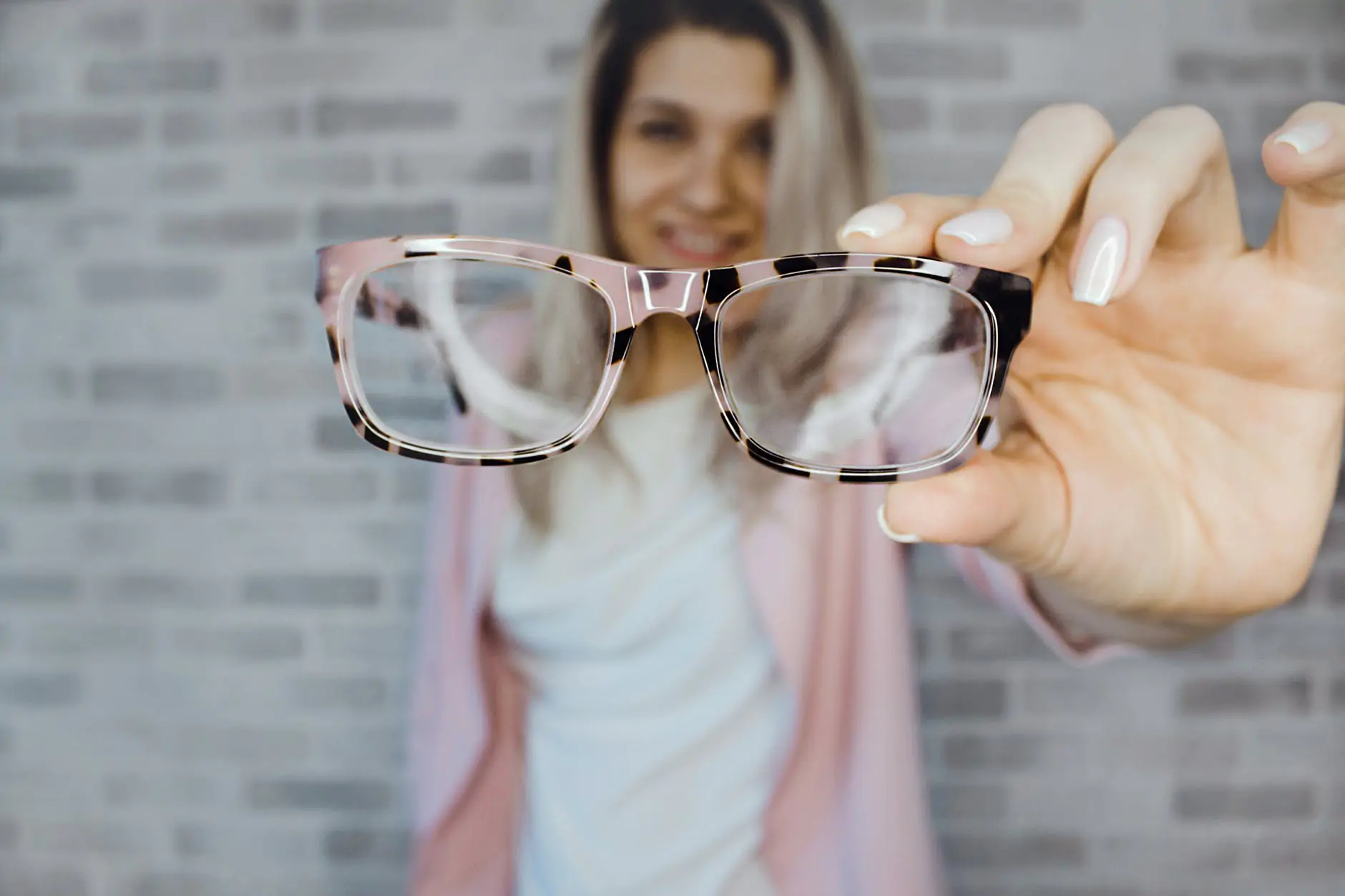 occhiali con lenti autoregolabili