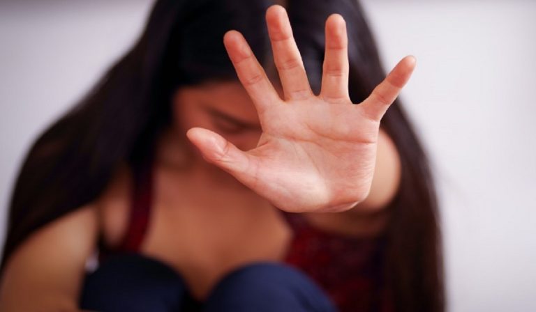 Milano, donna accoltellata dal marito, forse positivo al Coronavirus