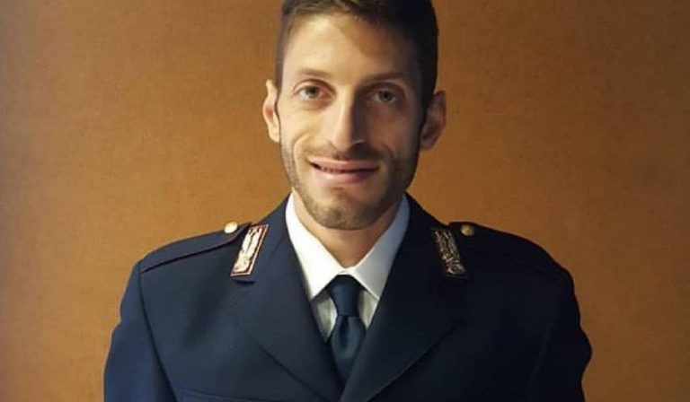 Coronavirus, poliziotto dona stipendio agli ospedali: contestato