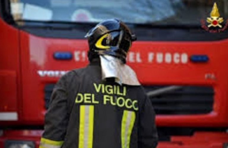 bare incendiate cimitero foggia