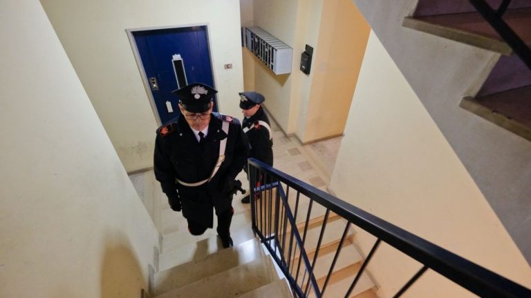 bologna-masturba-finestra