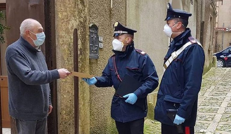 Coronavirus, per gli anziani pensione a domicilio