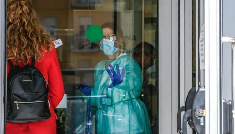 coronavirus cuneo gente in giro