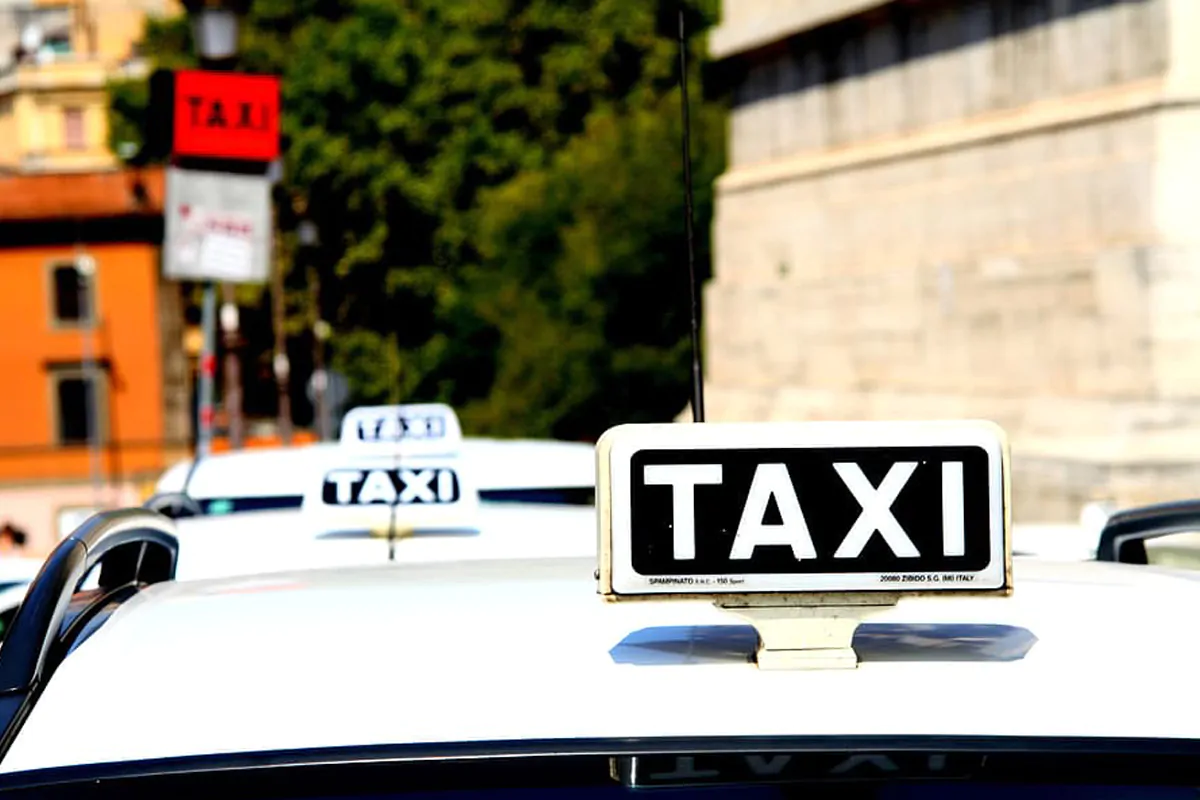 coronavirus denuncia escort taxi