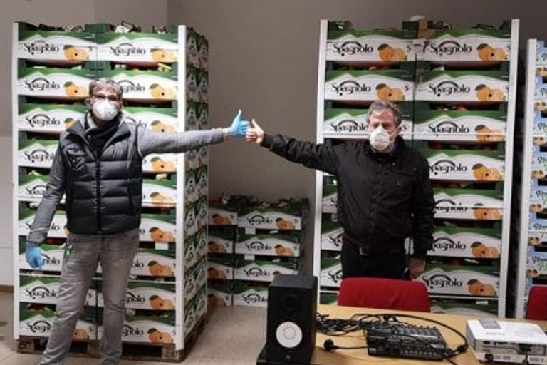coronavirus dona frutta bergamo