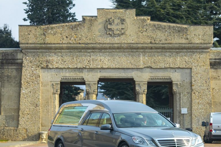 coronavirus funerale tutti morti