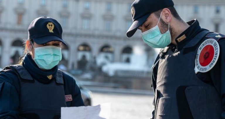 fermato capelli troppo in ordine barbiere