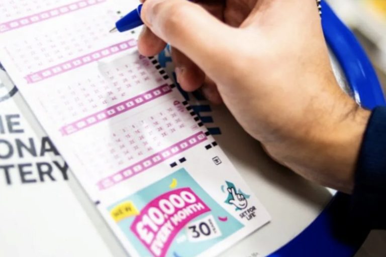 coronavirus licenziato vince lotteria