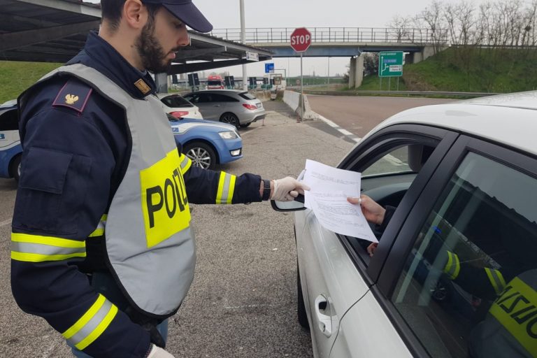 Coronavirus, multato mentre andava a trovare il padre malato