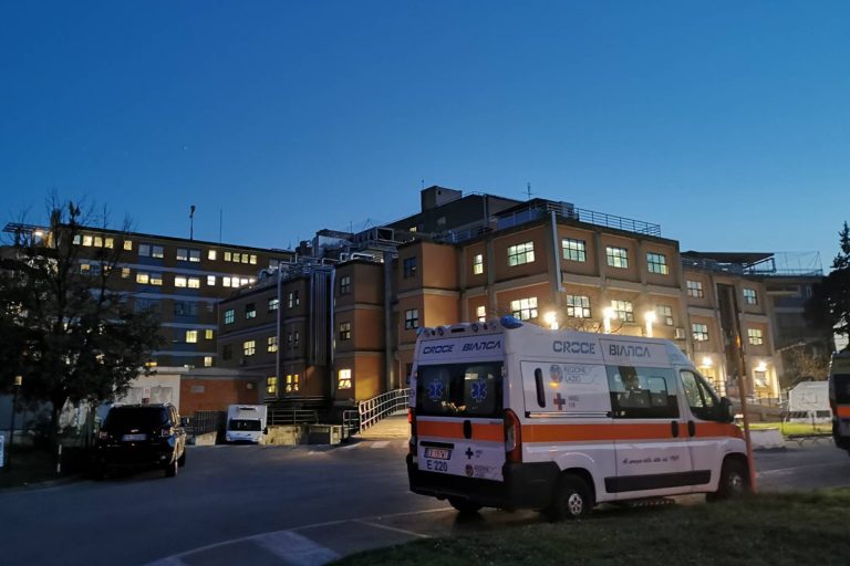 coronavirus positivo esce denunciato