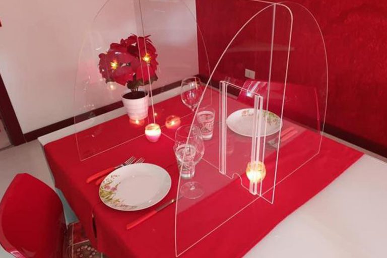 Coronavirus ristorante plexiglass Palermo