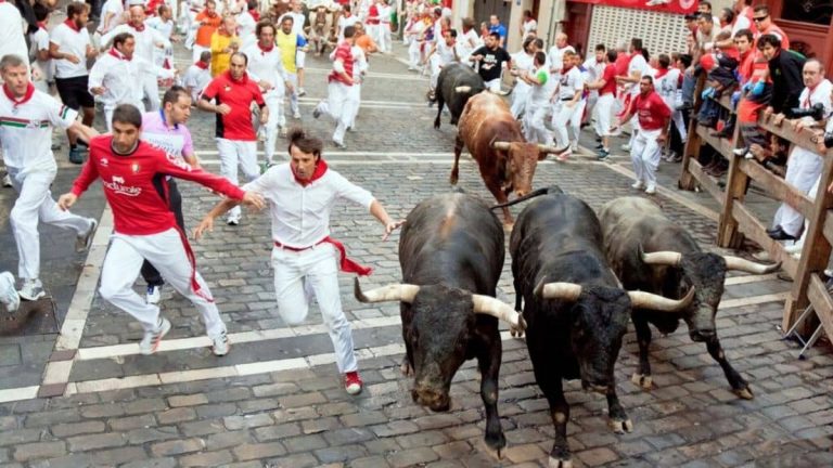 coronavirus-spagna-corsa-tori-pamplona
