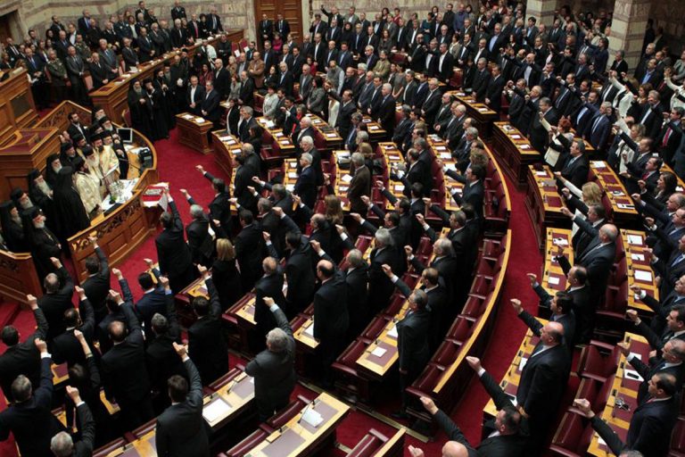 coronavirus taglio stipendi politici
